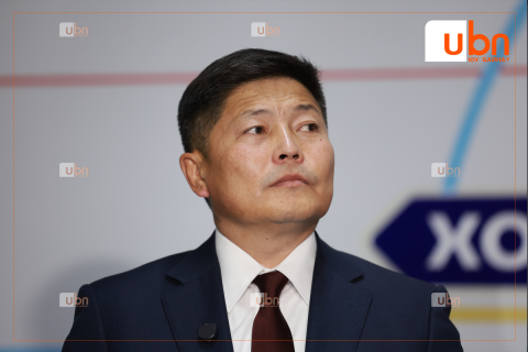 Х.Нямбаатар: Эзнээсээ айгаад хэн ч дуугарах эрхгүй Монголстан болжээ