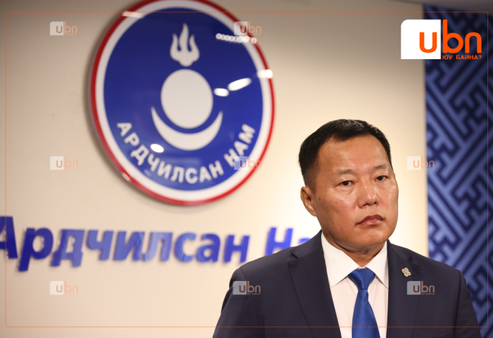 “Намын дарга бүлгийн даргаа хамтатган хийх нь дүрмээр хориглогдоогүй зүйл“
