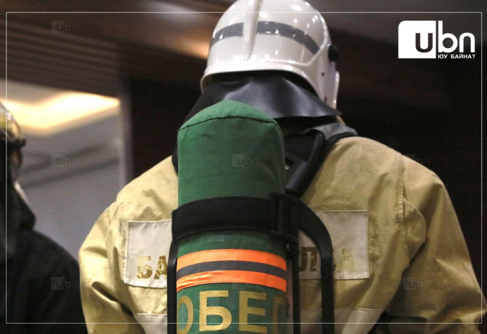 Байрныхаа коридорт бензин хадгалж байсны улмаас гал гарчээ