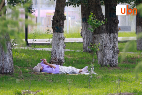 ӨГЛӨӨНИЙ МЭНД: Улаанбаатарт 30 хэм дулаан, багавтар үүлтэй