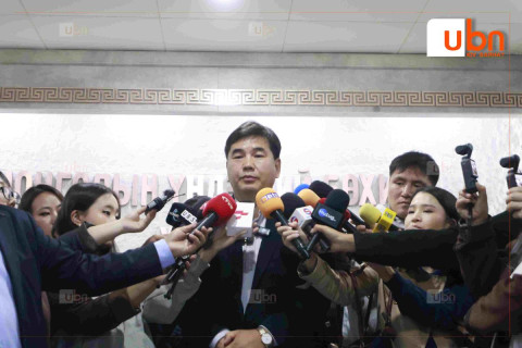 М.Бадарчийн барилдах эрхийг сэргээх хууль зүйн боломжгүй. Эрхгүй үедээ барилдвал эрхээ дабльдаж хасуулна