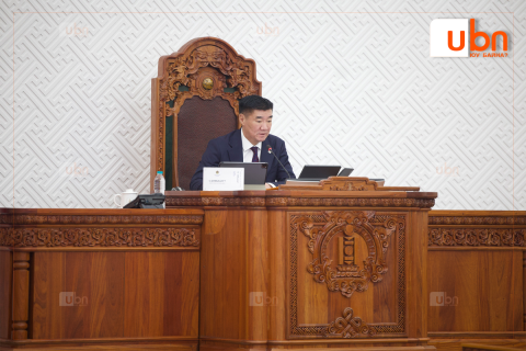 “Олонх, цөөнхөөр хуваагдсан, орлого зарлага тойрсон хий хоосон ПОПУЛИСТ талцлаа хойш нь тавихыг намын бүлэг, гишүүдэд сануулъя“