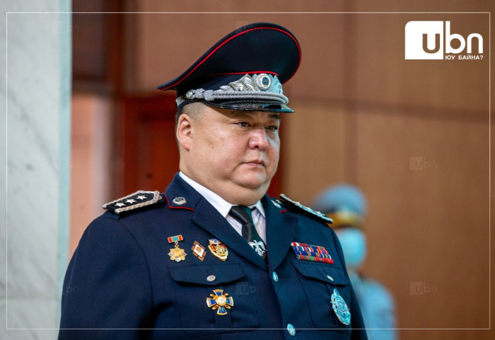 ЦЕГ-ын дарга Ж.Болд тэргүүтэй хуулийнхан Ерөнхийлөгчийн өрөө рүү орлоо