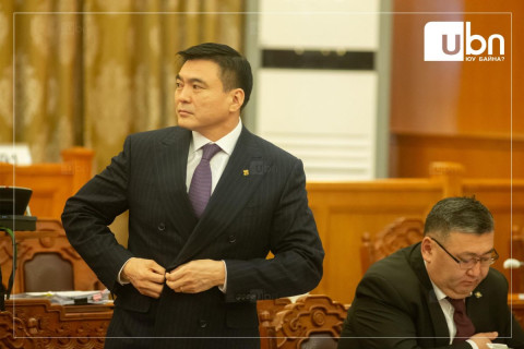 С.Амарсайханыг ХЗДХ-ийн сайдаас нь огцрууллаа