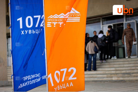 “1072 хувьцаа“ нээлттэй өдөрлөг Дархан-Уул аймгийн Залуучуудын театрт болж байна