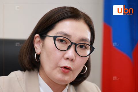 Л.Мөнхбаясгалан: Ард түмнээ шатахуунд хонон өнжин дугаарлуулж, үнэтэйг нь шахсаныхаа төлөө  Г.Дамдинням байтугай, ЗГ бүрэн бүрэлдэхүүнээрээ зайлах хэрэгтэй