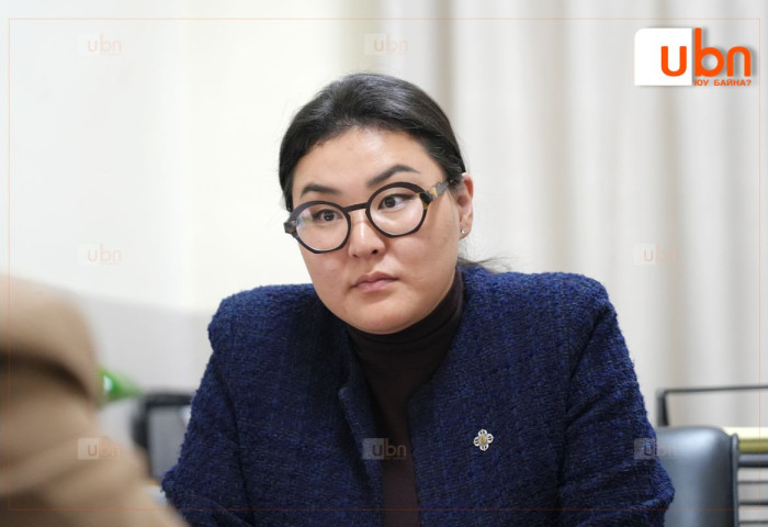 Э.Болормаа: Манай ах нар цагаа тулахаар аймхай, амиа хичээсэн учраас эрх мэдлээ алдахгүйн төлөө ямар ч дүрд хувирч тоглож чаддаг юм билээ