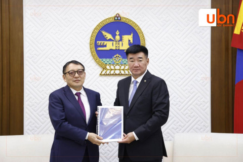 Төрөөс мөнгөний бодлогын талаар 2027 онд баримтлах Үндсэн чиглэлийн төслийг УИХ-д өргөн барилаа