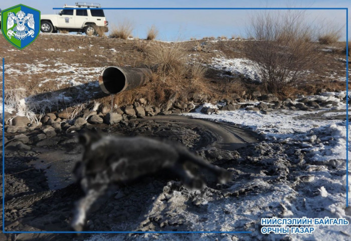 Туул голын далан давуулан үнс зайлуулсан усаа асгаж байжээ