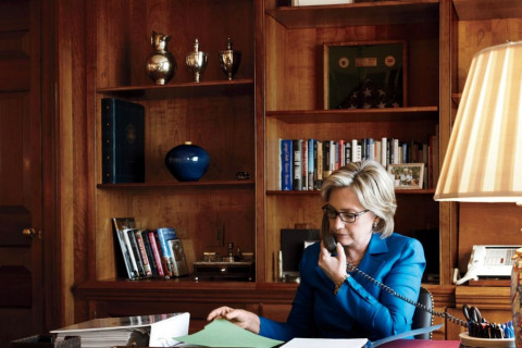Хиллари Клинтон “триллер” төрлөөр ном бичнэ