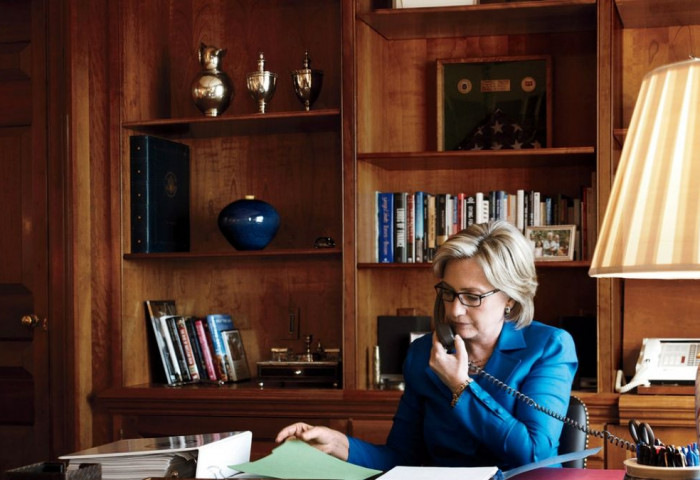 Хиллари Клинтон “триллер” төрлөөр ном бичнэ