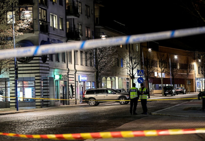 Шведэд зэвсэгтэй этгээд 8 хүнийг гэмтээжээ