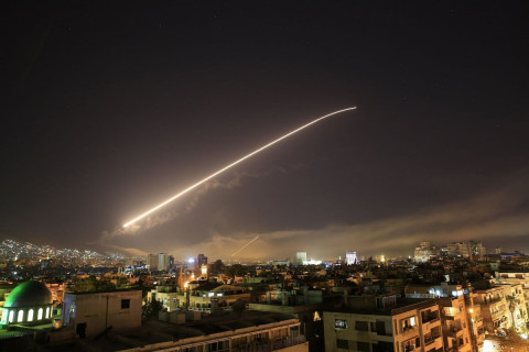 Израил Сирид пуужингийн цохилт өгчээ