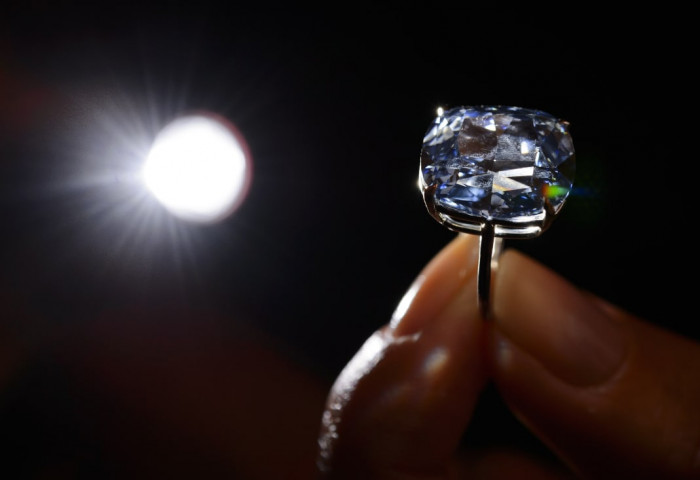 Дэлхийн хамгийн үнэтэй алмаазан бөгжийг долоон настай охин эзэмшдэг