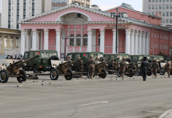 Сүхбаатарын талбайд ёслолын буудлага хийлээ