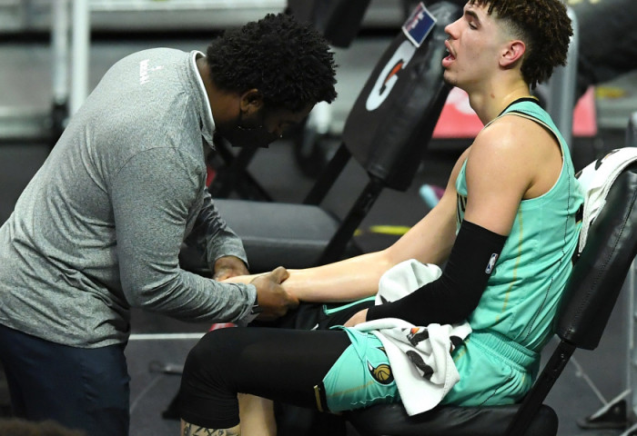 Ламело Болл бугуйндаа бэртэл авч улирлыг чөлөөллөө