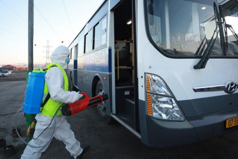 Нийтийн тээврийн автобусыг өглөө бүр ариутган халдваргүйжүүлж байна