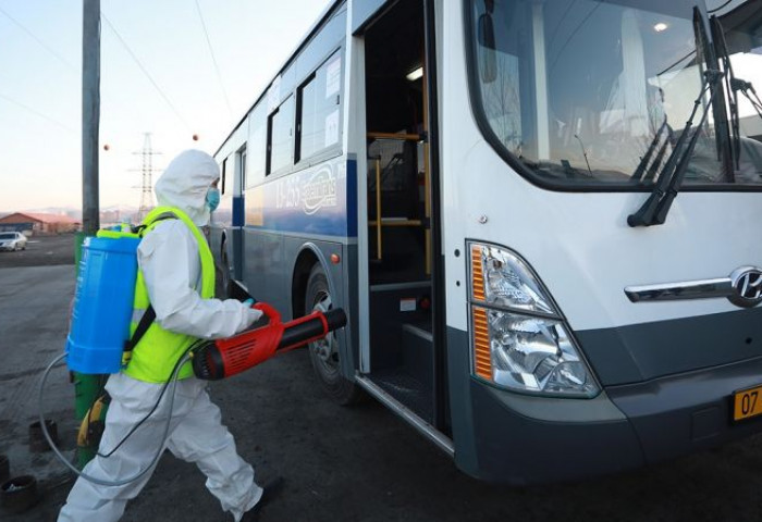 Нийтийн тээврийн автобусыг өглөө бүр ариутган халдваргүйжүүлж байна