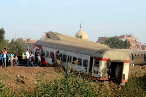 Египетэд галт тэрэг осолджээ