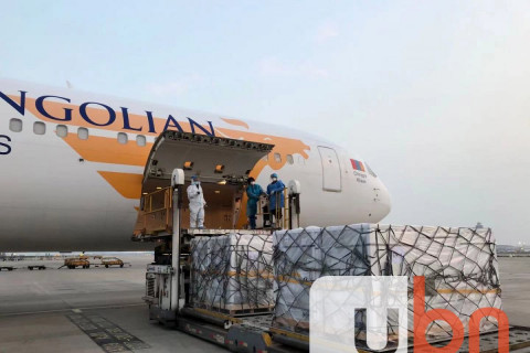 ШУУРХАЙ: Вакцин тээвэрлэсэн онгоц 19.30 цагт Бээжингээс Улаанбаатар руу хөдөлжээ