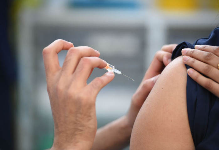 Итали эмэгтэйд санамсаргүйгээр зургаан тун вакцин тарьжээ