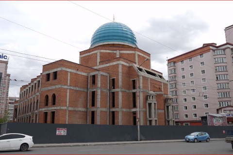 Монгол Улсад исламын шашны 60 гаруй сүм хийд, 20 гаруй сургууль байдаг