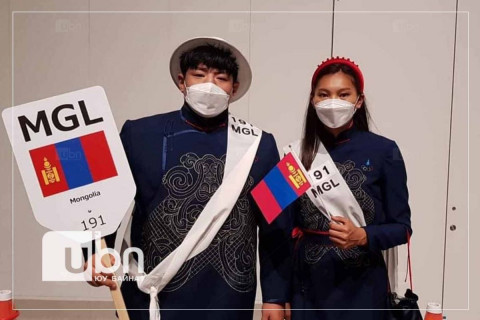 Live: Монголын баг тамирчид олимпын нээлтийн ёслолд оролцож байна