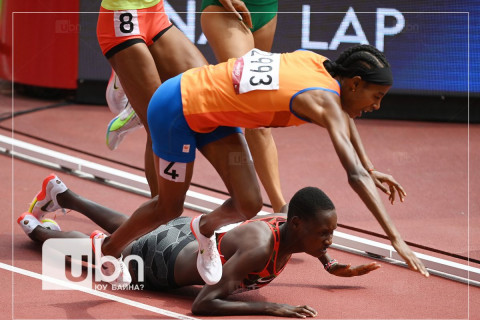 ТОКИО-2020: Нидерландын гүйгч Сифан Хасан гүйлтийн дундуур унасан хэдий ч түрүүлж чаджээ