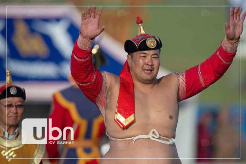 Монгол Улсын аварга П.Бүрэнтөгс өвдөг шороодлоо