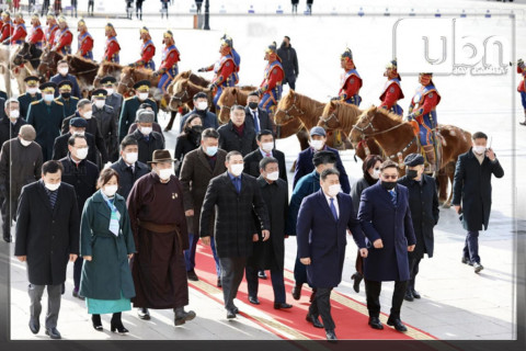 Төрийн тэргүүнүүд Чингис хааны хөшөөнд хүндэтгэл илэрхийлэв