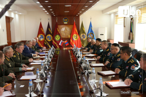 Армийн генерал В.В.Герасимов айлчилж байна