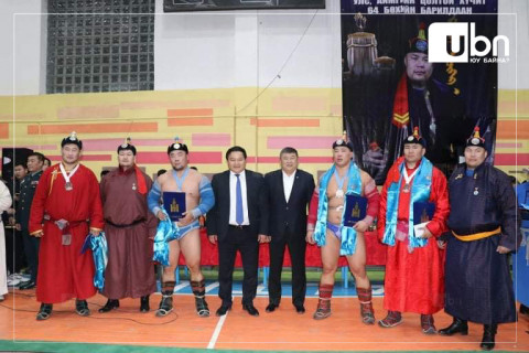 Монгол Улсын заан Ц.Одбаярын “ЗААН ЦОЛ”-нд хүндэтгэл үзүүлэх барилдаанд Д.Анар түрүүлжээ