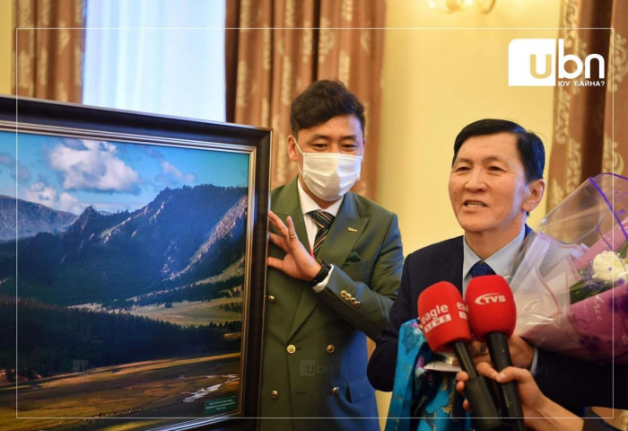 “Сэтгүүлчийн үзэгний үзүүр хөдөлж, алтан микрофон асах бүрийд Монгол төрийн түүх тасрахгүй“