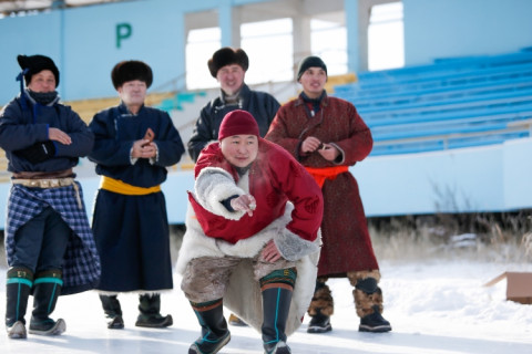 Мөсний шагай, мөсний сур харвааны тэмцээн эхэллээ