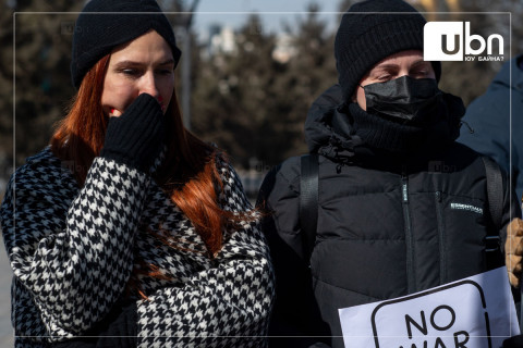 ФОТО: Монголд байгаа Украины иргэд дайныг эсэргүүцэж, хоёр дахь өдрөө жагсаж байна