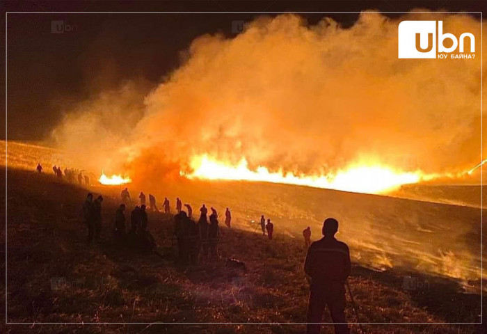 ОБЕГ: Сэлэнгэ аймгийн Ерөө суманд гарсан түймрийг унтраахаар ажиллаж байна