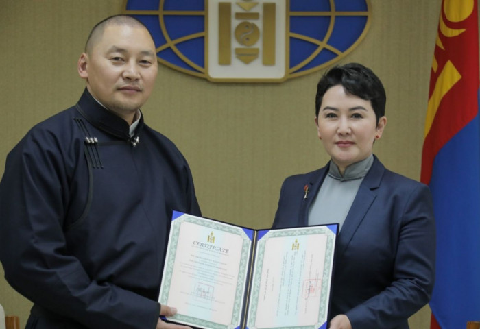 Монгол Улсын Соёлын элчээр Б.Амарсайханыг томиллоо