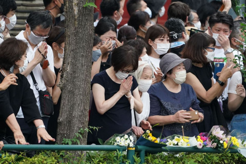 ФОТО: Япончууд Абэ Шинзог эцсийн замд нь үдлээ