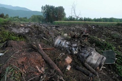 Зэвсэг тээвэрлэж явсан Украины онгоц осолджээ