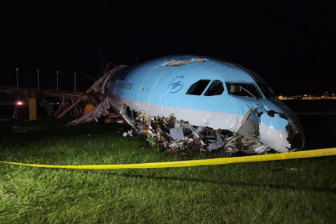 “Korean air”-ийн 173 зорчигч тээвэрлэж явсан онгоц осолджээ