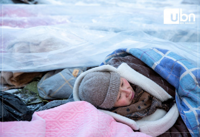 ФОТО: Жагсагчид талбай дээр ХОНОЖ байна