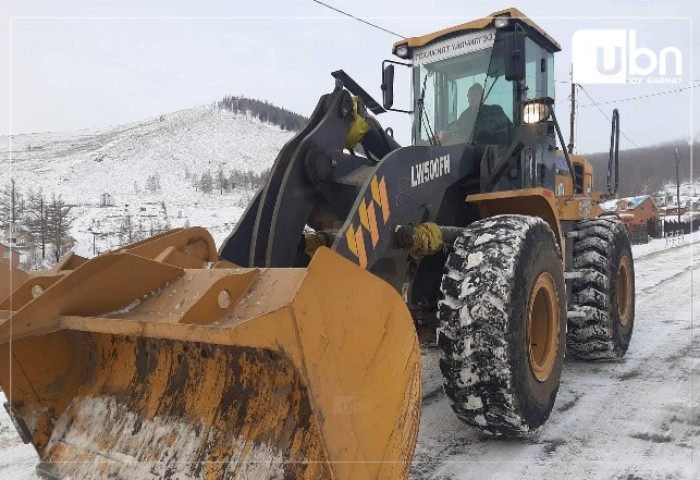 Халтиргаа гулгаанаас сэргийлж 330 тонн бодис, 577.7 тонн давс цацлаа