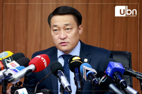 ШУУД: “Эрдэнэс Монгол” ХХК-ийн нээлттэй сонгон шалгаруулалтын талаар ЗГХЭГ-ын дарга Д.Амарбаясгалан мэдээлэл хийж байна