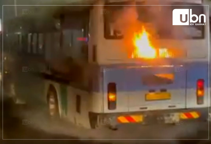 ТОДРУУЛГА: Баянхошуу-Яармаг чиглэлийн хуучин автобусны мотор хэт халснаас болж шатжээ