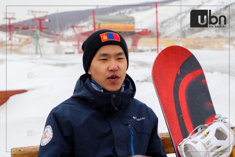Снөүбордын тамирчин Г.Ганзориг: Олимпын тавцанд Монгол Улсынхаа нэрийг дуудуулаад, төрийн далбаагаа өргөөд зогсож байхыг хүсдэг