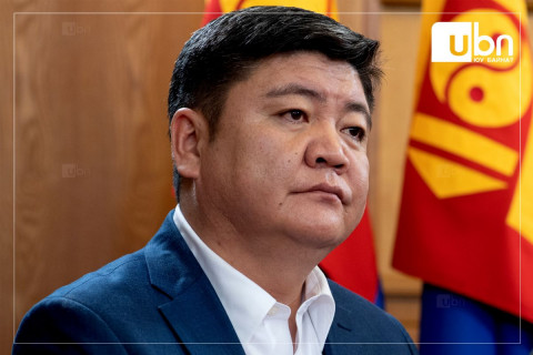 Ц.Сандаг-Очир: Монгол Улсын 2024 оны хөгжлийн төлөвлөгөө ярьж байхад “давхар дээлтэй“ сайд нар алга