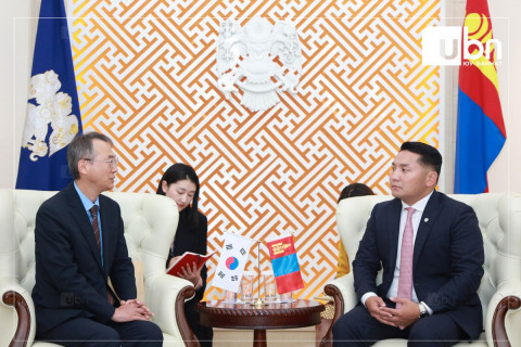 “KTO Улаанбаатар”, Солонгосын Эксим банк зэрэг Монголд үйл ажиллагаа явуулдаг БНСУ-ын байгууллагууд НОК-т хандив өгөв