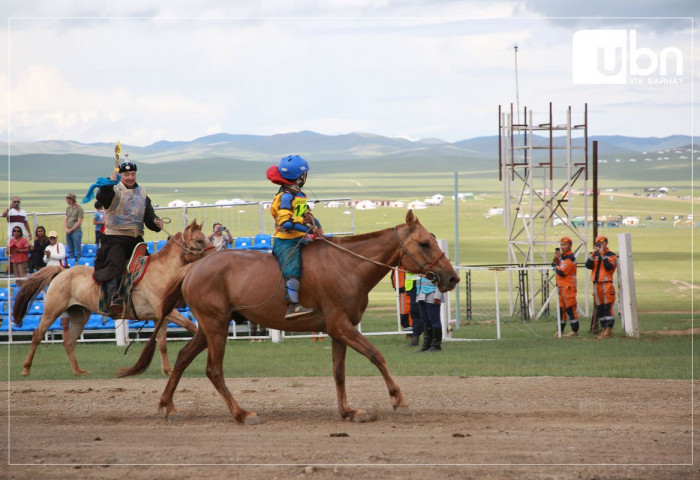 ДАНШИГ: Их насны морьдын уралдаанд Өвөрхангай аймгийн Уянга сумын уяач Д.Төгсбаярын хээр морь түрүүллээ