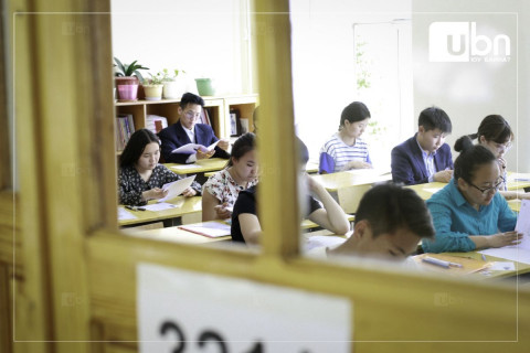 Монгол хэл бичгийн дахин шалгалт өгөхөд бүртгэлийн хураамж авахгүй