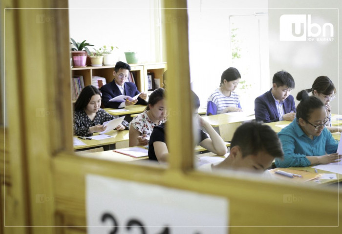 Монгол хэл бичгийн дахин шалгалт өгөхөд бүртгэлийн хураамж авахгүй